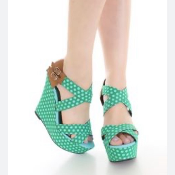 🍀 🌸 Qupid Polka Dot Strappy Wedge Sandal - Picture 10 of 14